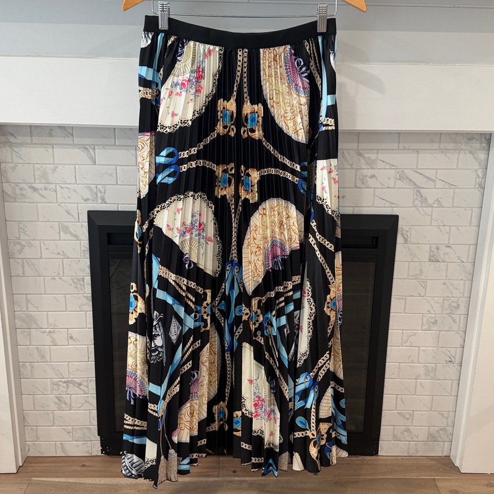 Chic Black and Cream pleated Skirt - Picture 6 of 10